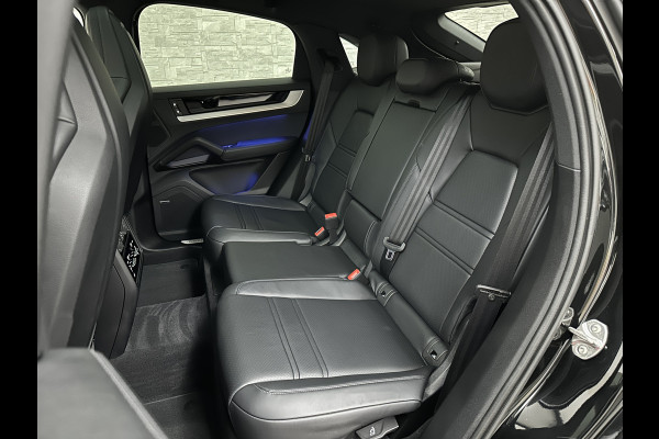 Porsche Cayenne Coupé 3.0 E-Hybrid | Passenger Display | 360 Camera | Sport-Design | ACC | Sport-Chrono | Soft-Close | BOSE | Panorama | Trekhaak 3500kg trekgewicht | 4-Zone Clima | Matrix-LED | Keyless-Entry | Sfeerverlichting | Luchtvering | 22 Inch | Leder Dashboard | Dodehoek | Memory | Carplay |