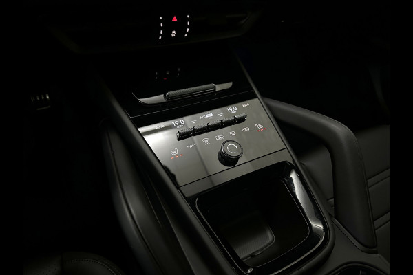 Porsche Cayenne Coupé 3.0 E-Hybrid | Passenger Display | 360 Camera | Sport-Design | ACC | Sport-Chrono | Soft-Close | BOSE | Panorama | Trekhaak 3500kg trekgewicht | 4-Zone Clima | Matrix-LED | Keyless-Entry | Sfeerverlichting | Luchtvering | 22 Inch | Leder Dashboard | Dodehoek | Memory | Carplay |