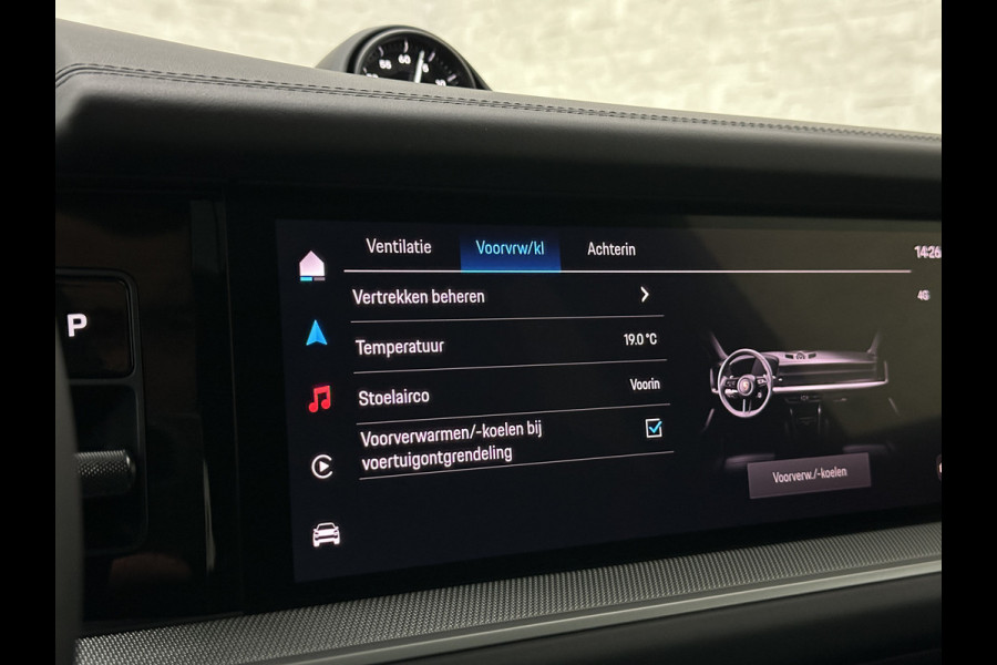 Porsche Cayenne Coupé 3.0 E-Hybrid | Passenger Display | 360 Camera | Sport-Design | ACC | Sport-Chrono | Soft-Close | BOSE | Panorama | Trekhaak 3500kg trekgewicht | 4-Zone Clima | Matrix-LED | Keyless-Entry | Sfeerverlichting | Luchtvering | 22 Inch | Leder Dashboard | Dodehoek | Memory | Carplay |