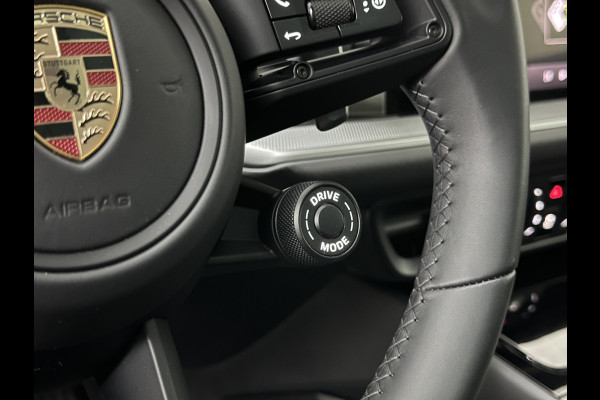 Porsche Cayenne Coupé 3.0 E-Hybrid | Passenger Display | 360 Camera | Sport-Design | ACC | Sport-Chrono | Soft-Close | BOSE | Panorama | Trekhaak 3500kg trekgewicht | 4-Zone Clima | Matrix-LED | Keyless-Entry | Sfeerverlichting | Luchtvering | 22 Inch | Leder Dashboard | Dodehoek | Memory | Carplay |