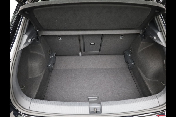 Volkswagen T-Roc 1.5 TSI R-Line Business Black Style | Side Assist | Elk. A-klep | Trekhaak afnb. | IQ Light | Camera | Prijs Rijklaar!!