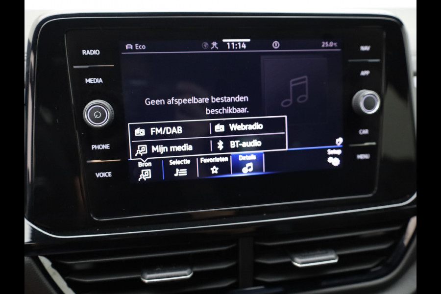 Volkswagen T-Roc 1.5 TSI R-Line Business Black Style | Side Assist | Elk. A-klep | Trekhaak afnb. | IQ Light | Camera | Prijs Rijklaar!!