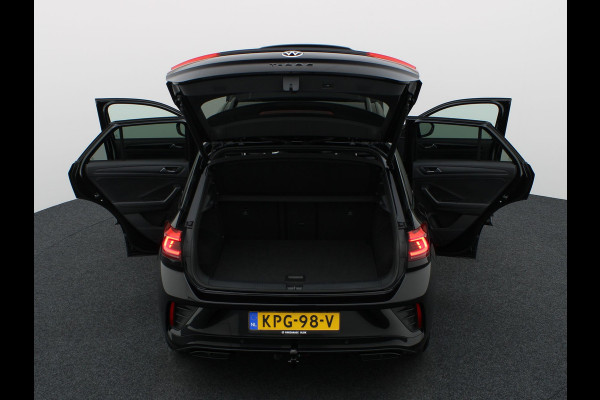 Volkswagen T-Roc 1.5 TSI R-Line Business Black Style | Side Assist | Elk. A-klep | Trekhaak afnb. | IQ Light | Camera | Prijs Rijklaar!!