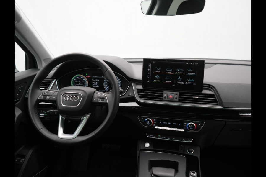 Audi Q5 50 TFSI e Advanced edition PHEV 300pk Dealer O.H. | Panodak | Head Up | Adaptive Cruise | 360 Camera | Bang & Olufsen | Matrix LED | Lederen Comfortstoelen Memory & Verwarmd | Keyless | Apple Carplay | Navigatie | DAB | Plug In Hybrid |