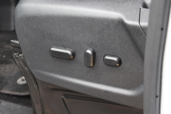 Ford Transit Custom 320 2.0 TDCI L2H1 Limited DC SCI | Trekhaak | Stoelverwarming | Navigatie | Camera | Cruise Control Adaptive |