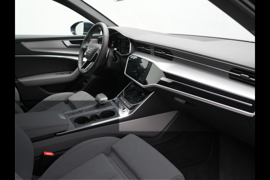 Audi A6 Avant 50 TFSI e Quattro S Line PHEV 300pk Dealer O.H. | Trekhaak Af Fabriek | Adaptive Cruise | Head Up | 360 Camera | Alcantara Sportstoelen Verwarmd | Stuur Verwarmd | Apple Carplay | Navigatie | Virtual | DAB | Plug In Hybrid