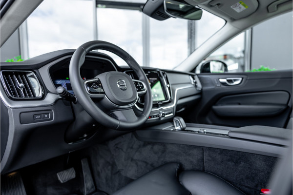 Volvo XC60 2.0 T6 Plug-in hybrid AWD Plus Dark - Panorama | H&K | Memory | 360 Camera