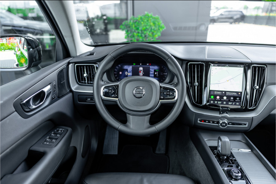 Volvo XC60 2.0 T6 Plug-in hybrid AWD Plus Dark - Panorama | H&K | Memory | 360 Camera