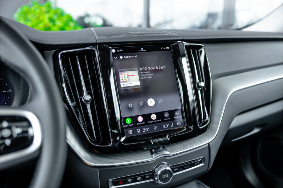 Volvo XC60 2.0 T6 Plug-in hybrid AWD Plus Dark - Panorama | H&K | Memory | 360 Camera