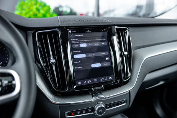 Volvo XC60 2.0 T6 Plug-in hybrid AWD Plus Dark - Panorama | H&K | Memory | 360 Camera