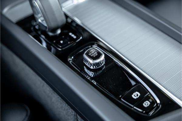 Volvo XC60 2.0 T6 Plug-in hybrid AWD Plus Dark - Panorama | H&K | Memory | 360 Camera