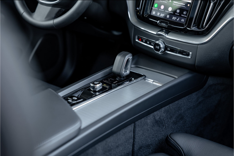 Volvo XC60 2.0 T6 Plug-in hybrid AWD Plus Dark - Panorama | H&K | Memory | 360 Camera
