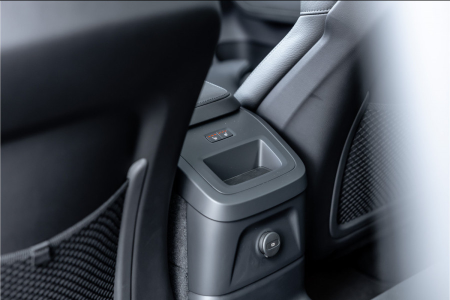 Volvo XC60 2.0 T6 Plug-in hybrid AWD Plus Dark - Panorama | H&K | Memory | 360 Camera