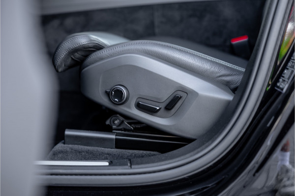 Volvo XC60 2.0 T6 Plug-in hybrid AWD Plus Dark - Panorama | H&K | Memory | 360 Camera