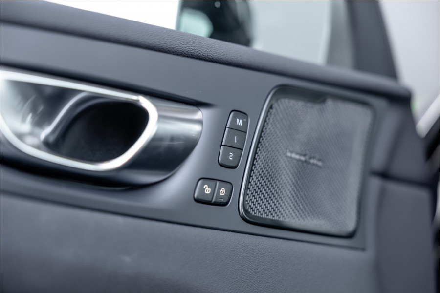 Volvo XC60 2.0 T6 Plug-in hybrid AWD Plus Dark - Panorama | H&K | Memory | 360 Camera