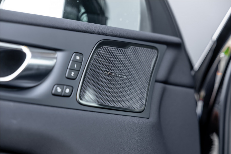 Volvo XC60 2.0 T6 Plug-in hybrid AWD Plus Dark - Panorama | H&K | Memory | 360 Camera