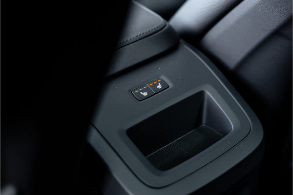 Volvo XC60 2.0 T6 Plug-in hybrid AWD Plus Dark - Panorama | H&K | Memory | 360 Camera