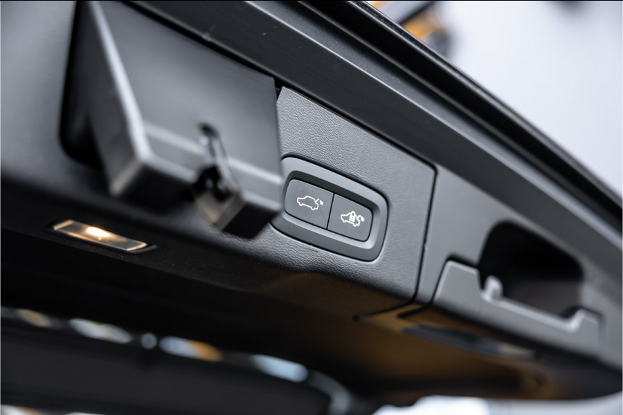 Volvo XC60 2.0 T6 Plug-in hybrid AWD Plus Dark - Panorama | H&K | Memory | 360 Camera