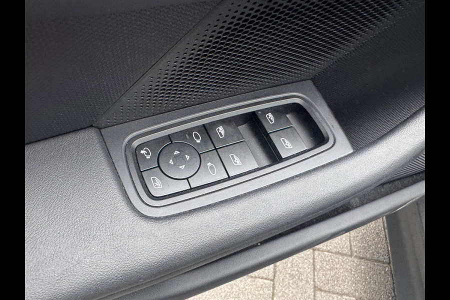 Porsche Taycan 79 kWh /Sportstoelen /Led /Pano /5 pers /BTW