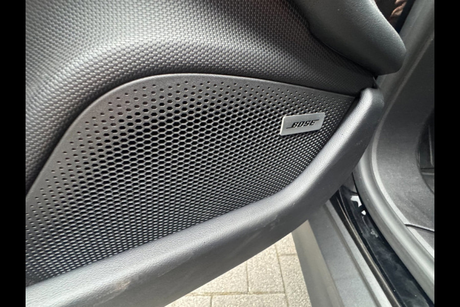 Porsche Taycan 79 kWh /Sportstoelen /Led /Pano /5 pers /BTW