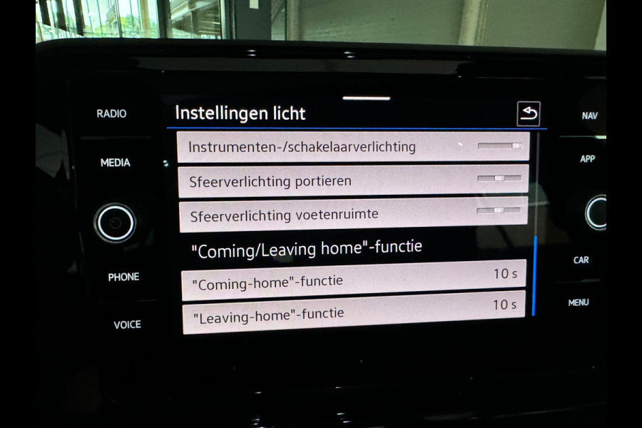 Volkswagen T-Roc 1.5 TSI Life Business Pano|Dodehoek|ACC|Memory|Keyless|Camera