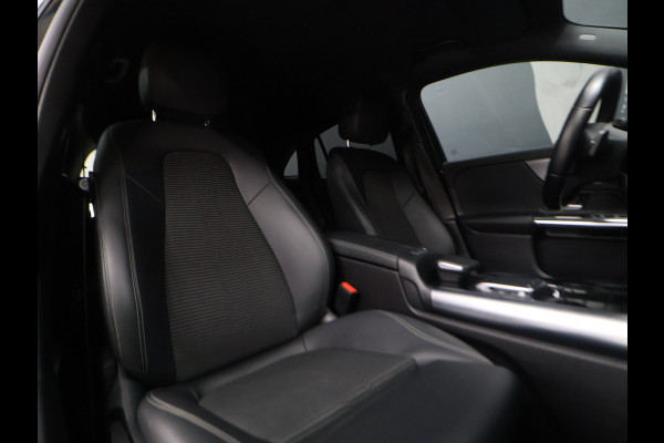 Mercedes-Benz EQA 250 Business Solution Luxury 67 kWh [ADAPTIVE CRUISE, STOELVERWARMING, CAMERA, SFEERVERLICHTING, PDC V + A, CLIMATE, NAVIGATIE, DIGITAL DASH, ELEKTRISCHE ACHTERKLEP, KEYLESS START, DODEHOEKASSISTENT, LED]