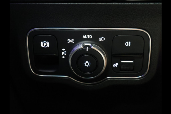 Mercedes-Benz EQA 250 Business Solution Luxury 67 kWh [ADAPTIVE CRUISE, STOELVERWARMING, CAMERA, SFEERVERLICHTING, PDC V + A, CLIMATE, NAVIGATIE, DIGITAL DASH, ELEKTRISCHE ACHTERKLEP, KEYLESS START, DODEHOEKASSISTENT, LED]