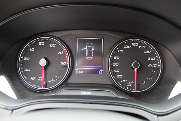 Seat Ibiza 1.0-96pk TSI Style. NIEUWSTE MODEL. In nieuwstaat ! Volautm. airco, camera, elektr ramen v+a, LED verlichting, stoelverwarming, metallic lak, Isofix, LM wielen, Apple Carplay / Android auto etc.