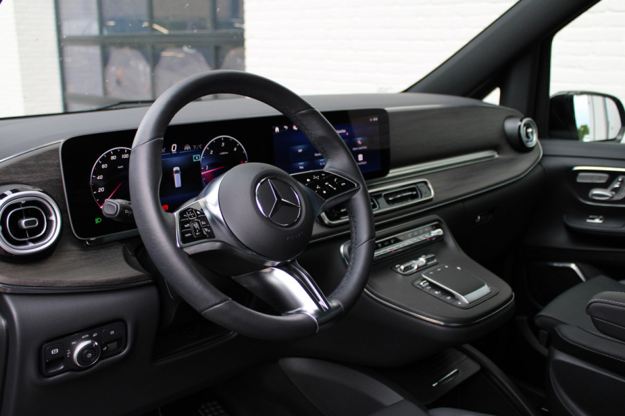 Mercedes-Benz V-Klasse 300d / AMG / DC / Luchtvering / Pano / Elec Stoelen / Burmester / Vol Opties / NIEUWSTAAT.
