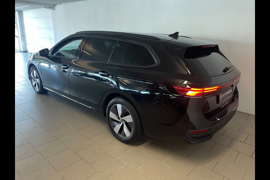 Volkswagen Passat Variant 1.5 eTSI AIRCO NAVI CRUISE BLUETOOT APP CONNECT STOELVERW GROOT SCHERM 17 INCH ZEER NETTE AUTO
