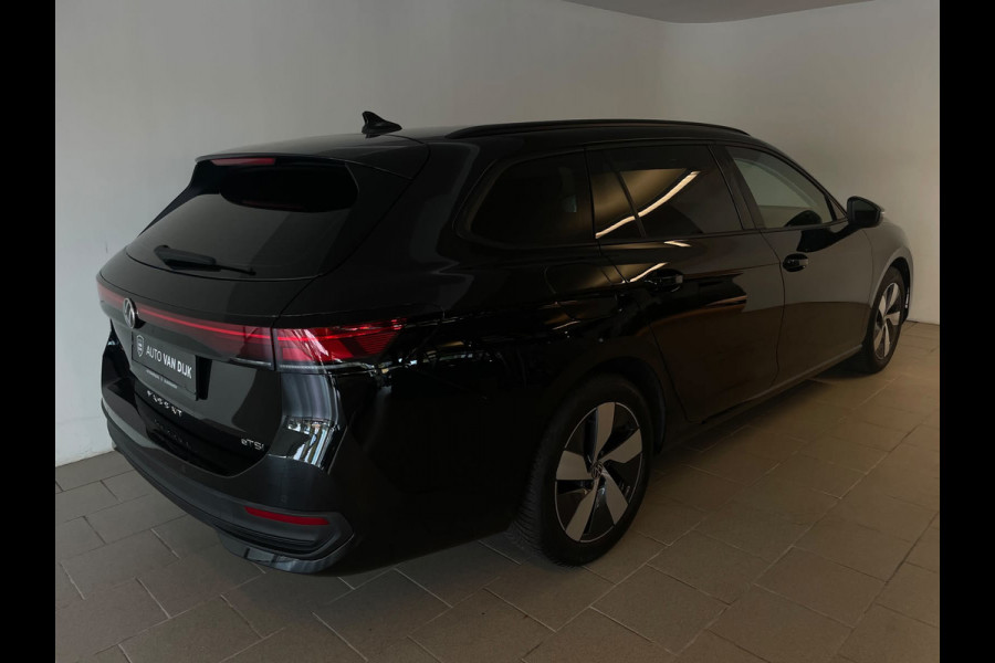Volkswagen Passat Variant 1.5 eTSI AIRCO NAVI CRUISE BLUETOOT APP CONNECT STOELVERW GROOT SCHERM 17 INCH ZEER NETTE AUTO