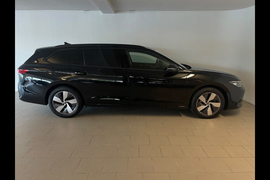 Volkswagen Passat Variant 1.5 eTSI AIRCO NAVI CRUISE BLUETOOT APP CONNECT STOELVERW GROOT SCHERM 17 INCH ZEER NETTE AUTO