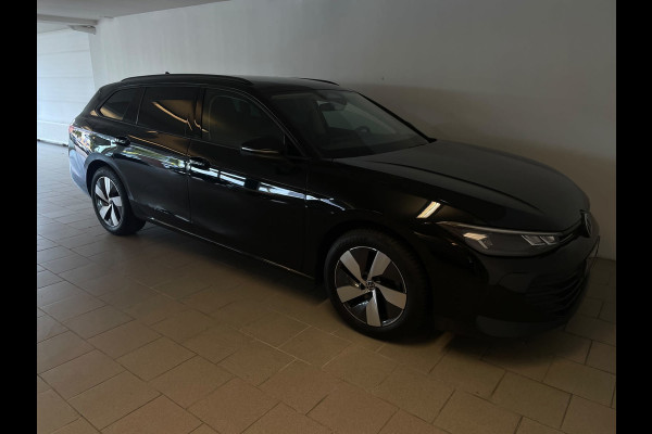 Volkswagen Passat Variant 1.5 eTSI AIRCO NAVI CRUISE BLUETOOT APP CONNECT STOELVERW GROOT SCHERM 17 INCH ZEER NETTE AUTO
