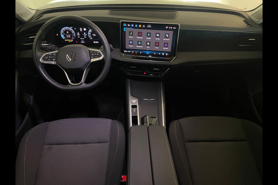 Volkswagen Passat Variant 1.5 eTSI AIRCO NAVI CRUISE BLUETOOT APP CONNECT STOELVERW GROOT SCHERM 17 INCH ZEER NETTE AUTO