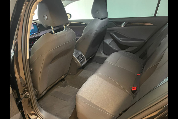 Volkswagen Passat Variant 1.5 eTSI AIRCO NAVI CRUISE BLUETOOT APP CONNECT STOELVERW GROOT SCHERM 17 INCH ZEER NETTE AUTO