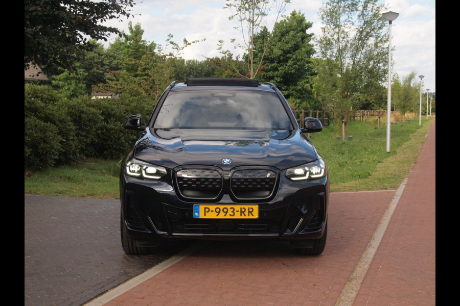 BMW iX3 Executive 80 kWh | Facelift Model | Shadow Line | Panoramadak | Camera | Sfeerverlichting | NL-Auto |