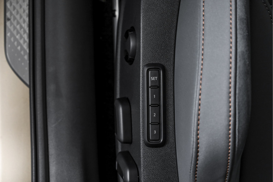 CUPRA Formentor 1.5 TSI e-Hybrid 272 PK VZ Extreme | Bronze Matt | S/K-Panodak | Sennheiser | Elek. stoelen | Matrix LED | Adapt. Cruise | Stoel-+stuurverw. | Camera | NAV+App. Connect | Elek. Klep | LM 19" | 5253