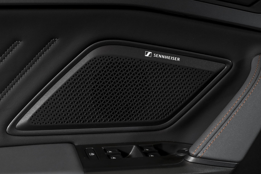 CUPRA Formentor 1.5 TSI e-Hybrid 272 PK VZ Extreme | Bronze Matt | S/K-Panodak | Sennheiser | Elek. stoelen | Matrix LED | Adapt. Cruise | Stoel-+stuurverw. | Camera | NAV+App. Connect | Elek. Klep | LM 19" | 5253