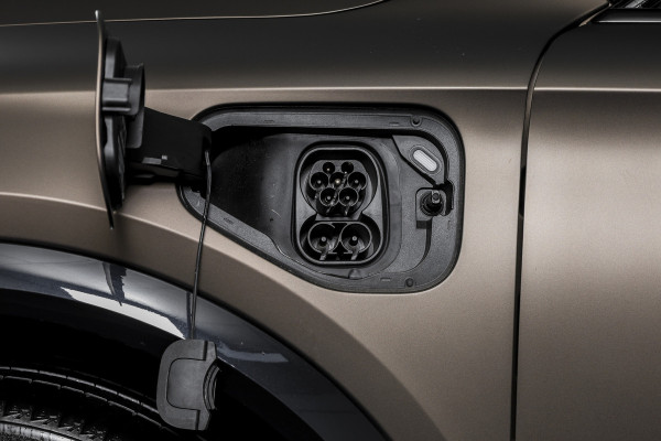 CUPRA Formentor 1.5 TSI e-Hybrid 272 PK VZ Extreme | Bronze Matt | S/K-Panodak | Sennheiser | Elek. stoelen | Matrix LED | Adapt. Cruise | Stoel-+stuurverw. | Camera | NAV+App. Connect | Elek. Klep | LM 19" | 5253