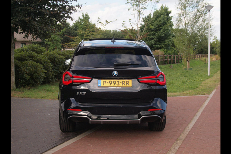 BMW iX3 Executive 80 kWh | Facelift Model | Shadow Line | Panoramadak | Camera | Sfeerverlichting | NL-Auto |