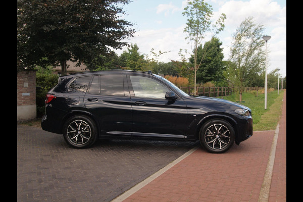 BMW iX3 Executive 80 kWh | Facelift Model | Shadow Line | Panoramadak | Camera | Sfeerverlichting | NL-Auto |
