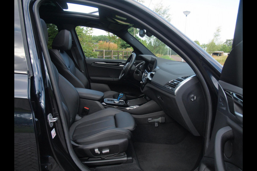 BMW iX3 Executive 80 kWh | Facelift Model | Shadow Line | Panoramadak | Camera | Sfeerverlichting | NL-Auto |