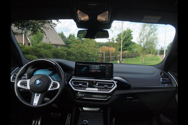 BMW iX3 Executive 80 kWh | Facelift Model | Shadow Line | Panoramadak | Camera | Sfeerverlichting | NL-Auto |