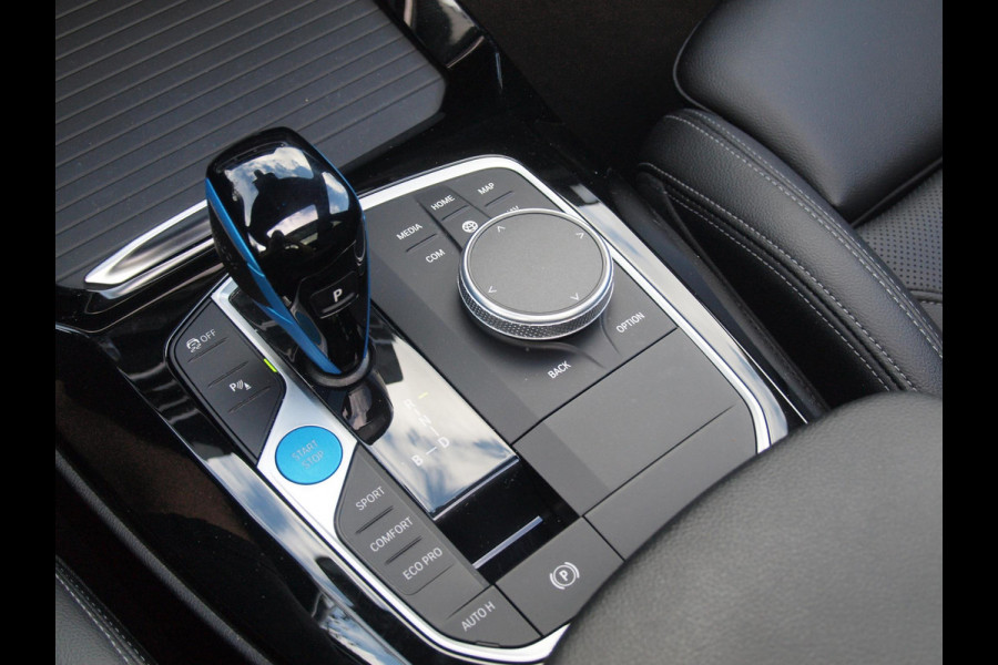 BMW iX3 Executive 80 kWh | Facelift Model | Shadow Line | Panoramadak | Camera | Sfeerverlichting | NL-Auto |