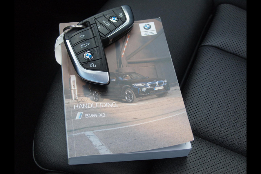 BMW iX3 Executive 80 kWh | Facelift Model | Shadow Line | Panoramadak | Camera | Sfeerverlichting | NL-Auto |