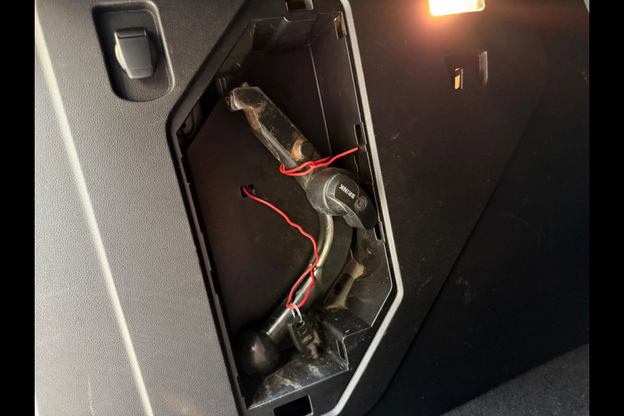 Renault Kangoo TCe 130 EDC Techno Afn. trekhaak / Carplay / Camera / P-sensoren rondom