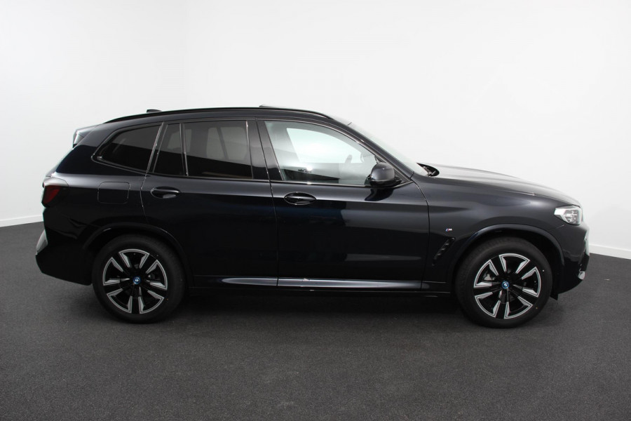 BMW iX3 Executive M-Sport 80 kWh Leder Panoramisch Schuif-Kantel dak Camera Elektrisch bedienbare achterklep Climate control