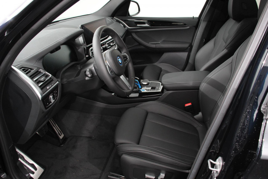 BMW iX3 Executive M-Sport 80 kWh Leder Panoramisch Schuif-Kantel dak Camera Elektrisch bedienbare achterklep Climate control