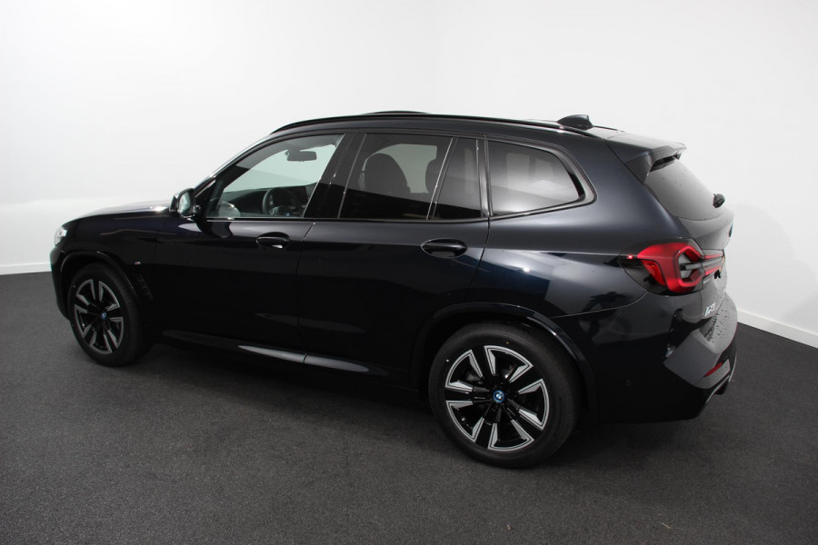 BMW iX3 Executive M-Sport 80 kWh Leder Panoramisch Schuif-Kantel dak Camera Elektrisch bedienbare achterklep Climate control