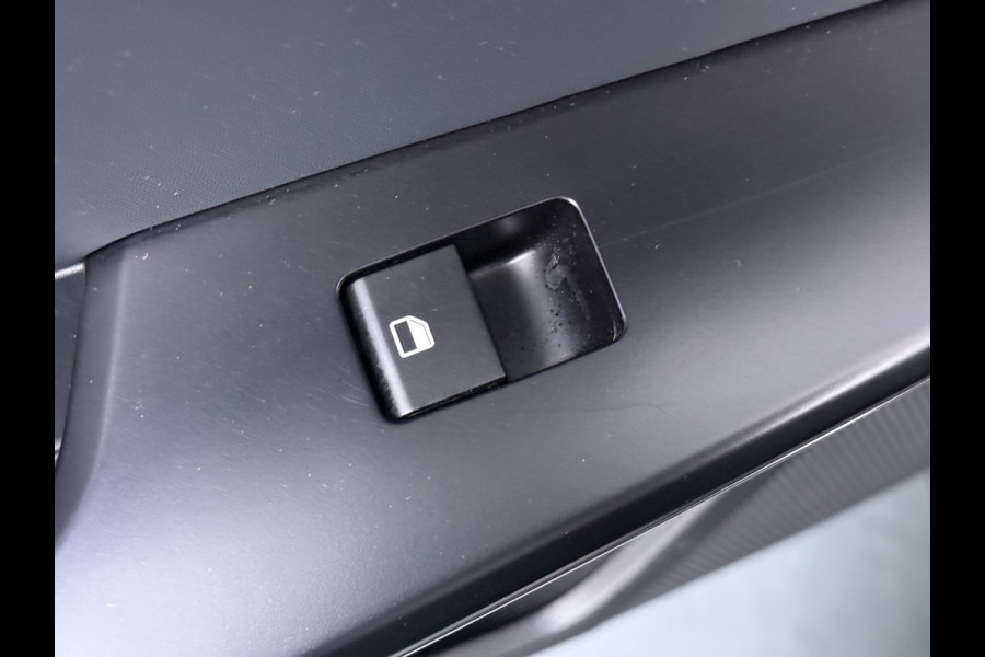 Kia Ev6 Air 84 kWh - Stoel-/stuurverwarming - Cruise Control Adaptief - Climate Control - CarPlay - Fabrieksgarantie tot 05-2033